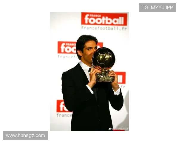 上一个拿金球奖的巴西人还是卡卡,这颜值差距太大了... 上一个拿金球奖的巴西人还是卡卡,这颜值差距太大了...